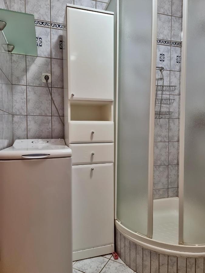 Apartment Cesarica Оміш Екстер'єр фото